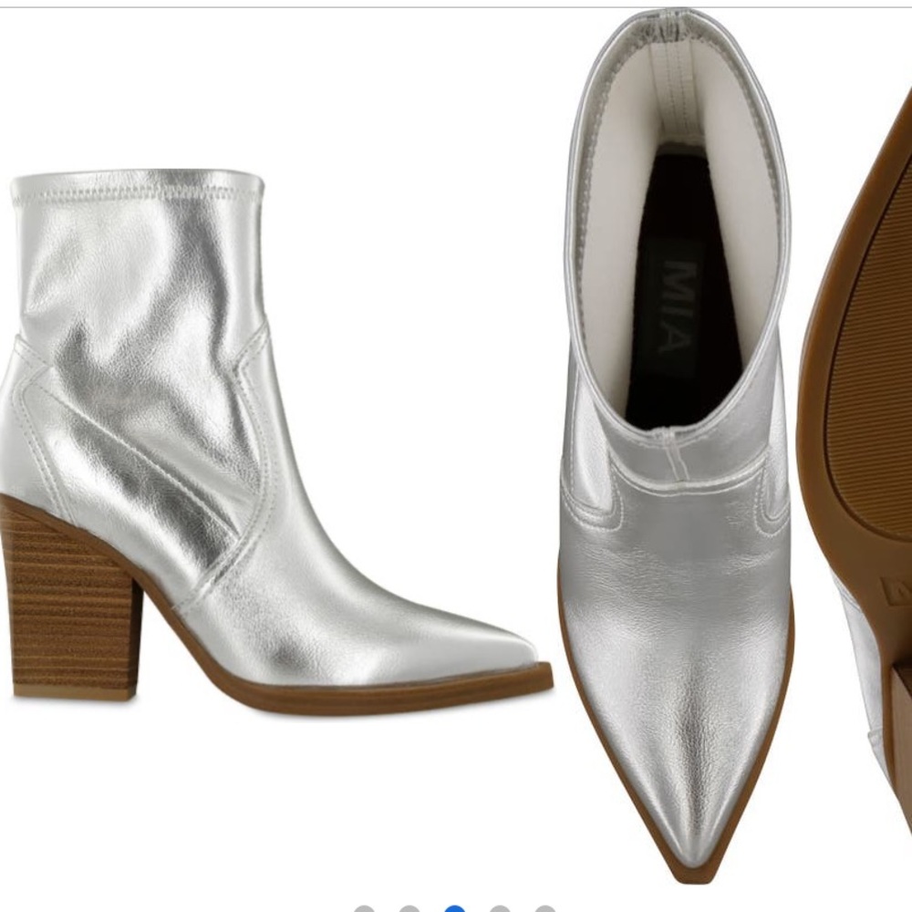 New Without Tags Mia Silver Metallic Rachell Heeled Boots
